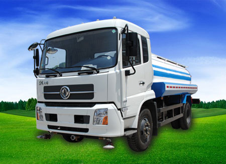 13方灑水車.jpg